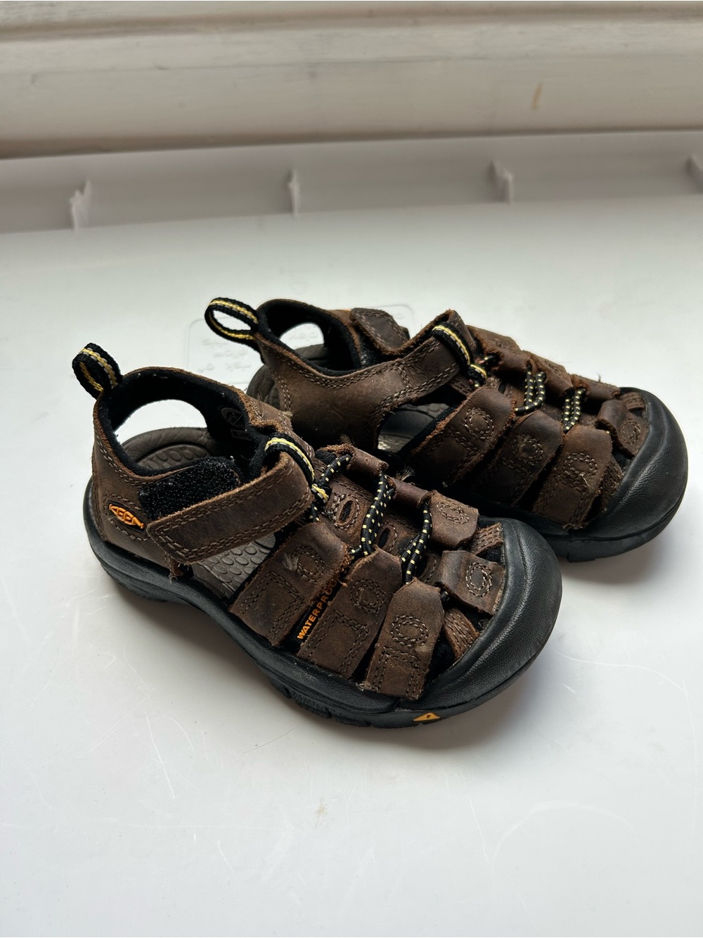 KEEN Toddler Newport H2 Sandals Toddler Size 8 - Brown Waterproof - Closed Toe H